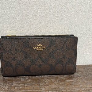 Coach Slim Zip Wallet. EUC.